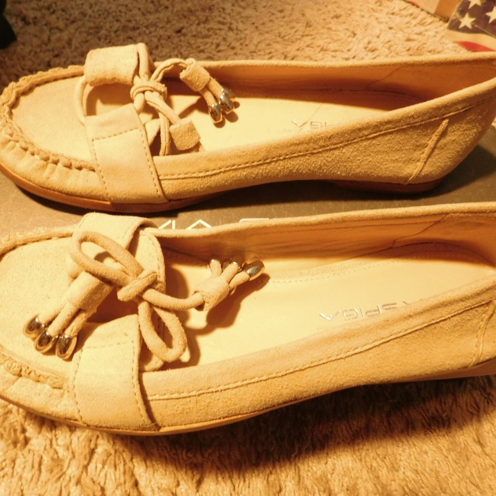 VIA SPIGA CREAM SUEDE MOCCASINS 6 1/2M NEW IN BOX